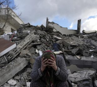 How might the deadly earthquakes in Turkey affect the country's government