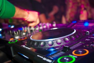 How to Choose the Right DJ for Corporate Events