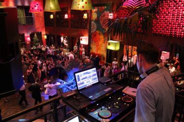 Top 5 Qualities to Look for in a Corporate Event DJ